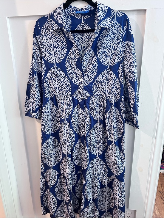 J Mclaughlin Dresses & Skirts - J. McLaughlin Blue White Coral Print Cotton Tiered Shirt Dress Size M